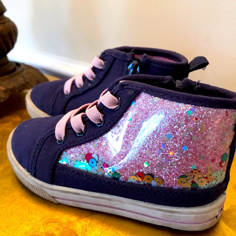 🌼🌼Osh josh sneakers size 8 toddler